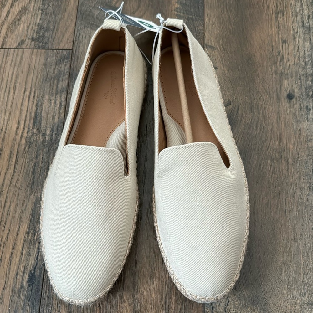 Beige women flats